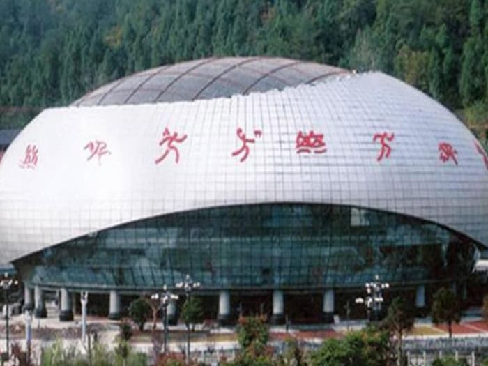 普兰店体育中心球形网架加工安装